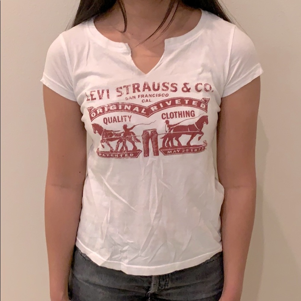 Levi’s white t shirt